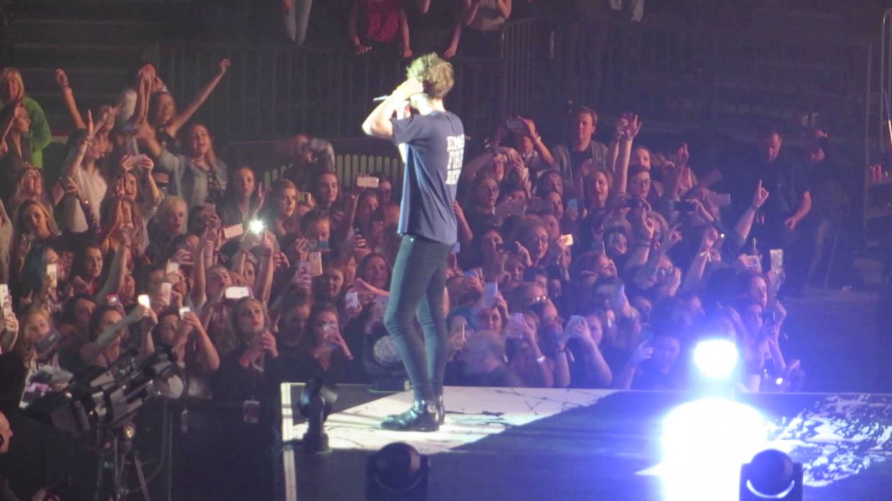 Chasing Cars (FULL COVER) HD - 5SOS Belfast 25/4/16