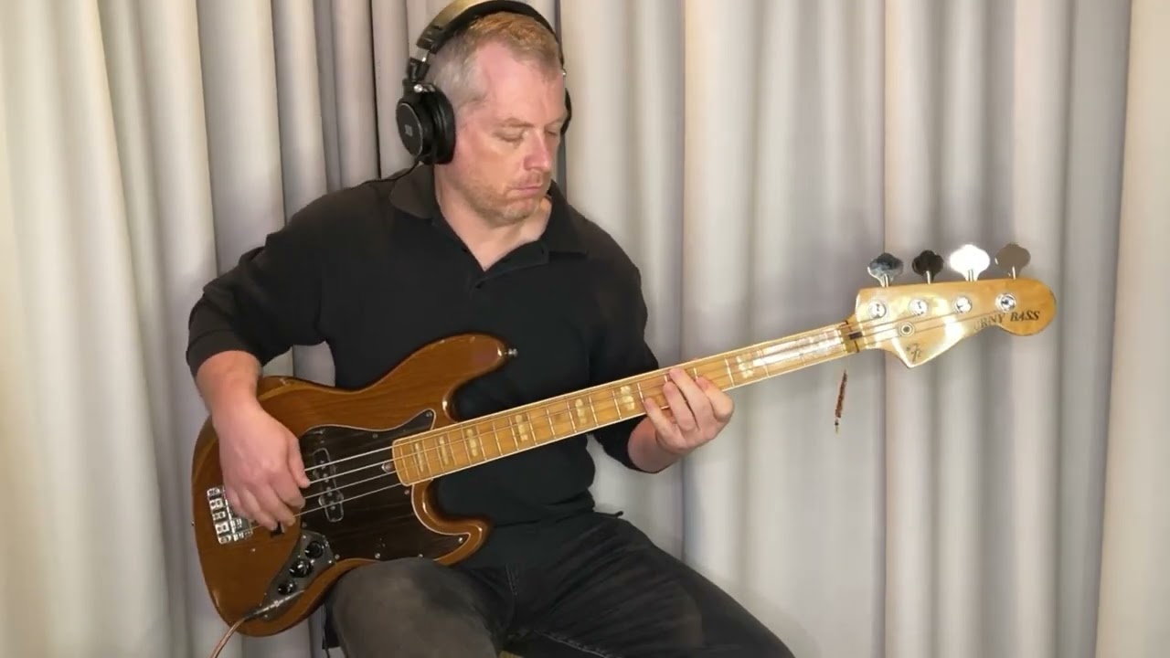 SHAKIN' STEVENS and BONNIE TYLER - A Rockin' Good Way (to Mess Around and Fall in Love) - Bass cover