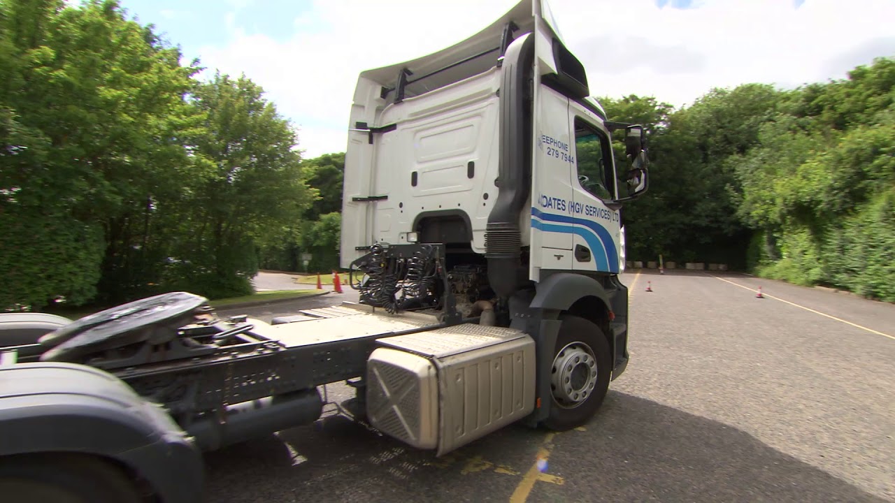 Coupling and uncoupling category C+E (Class 1 HGV) Driving test