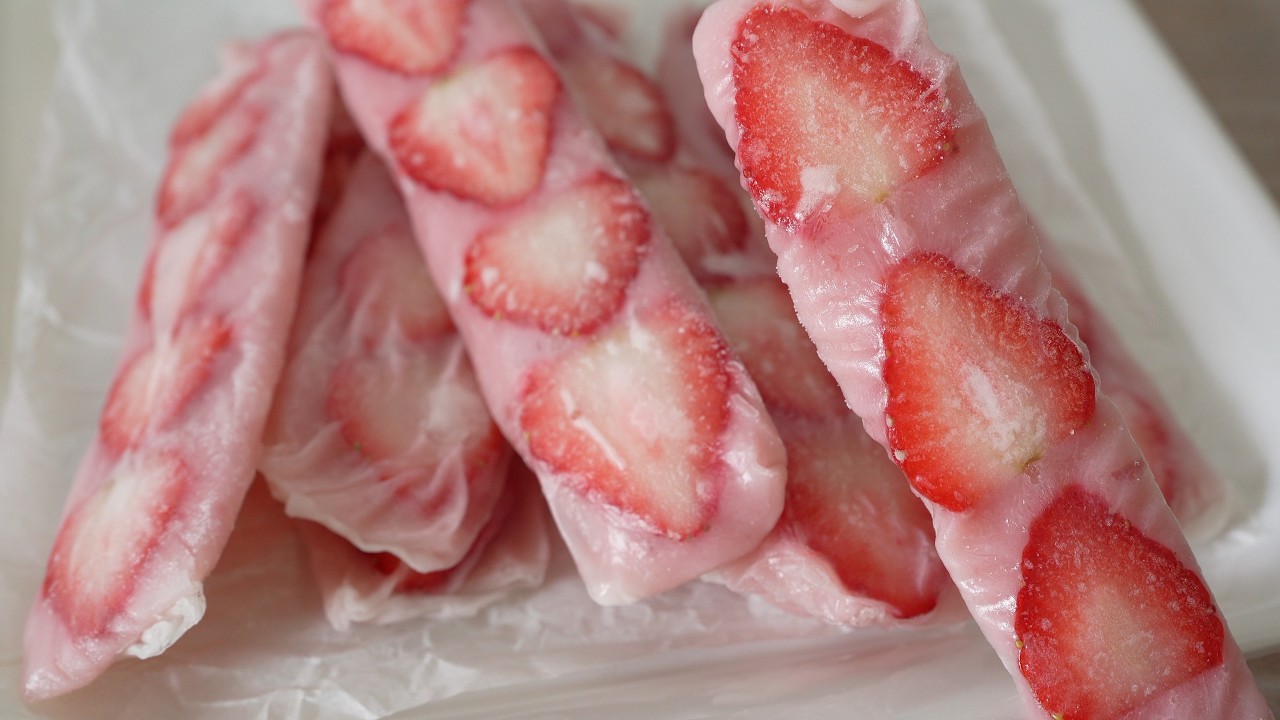 Strawberry Frozen Dessert : House Foods Fruiche ハウス食品 フルーチェのライスペーパー巻きイチゴフルーチェアイス 氷菓