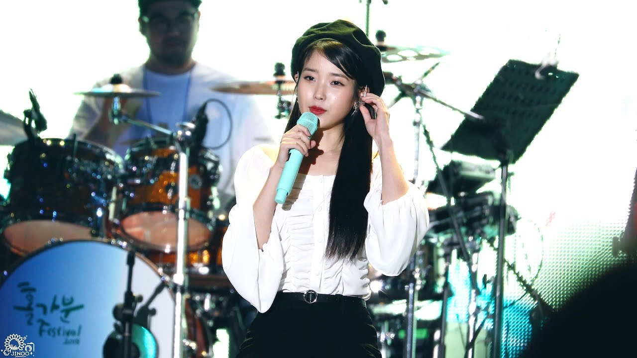 [4K] 180519 아이유 '무릎' 직캠 IU fancam 'Knees' (삼성카드 홀가분 페스티벌) by Jinoo