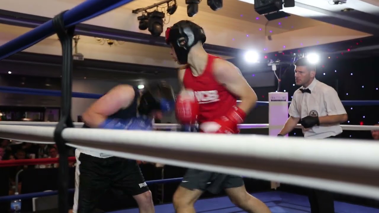 UWCB   GLASGOW   121025   FIGHT 1   LEWIS DORIAN V KIERAN PREECE