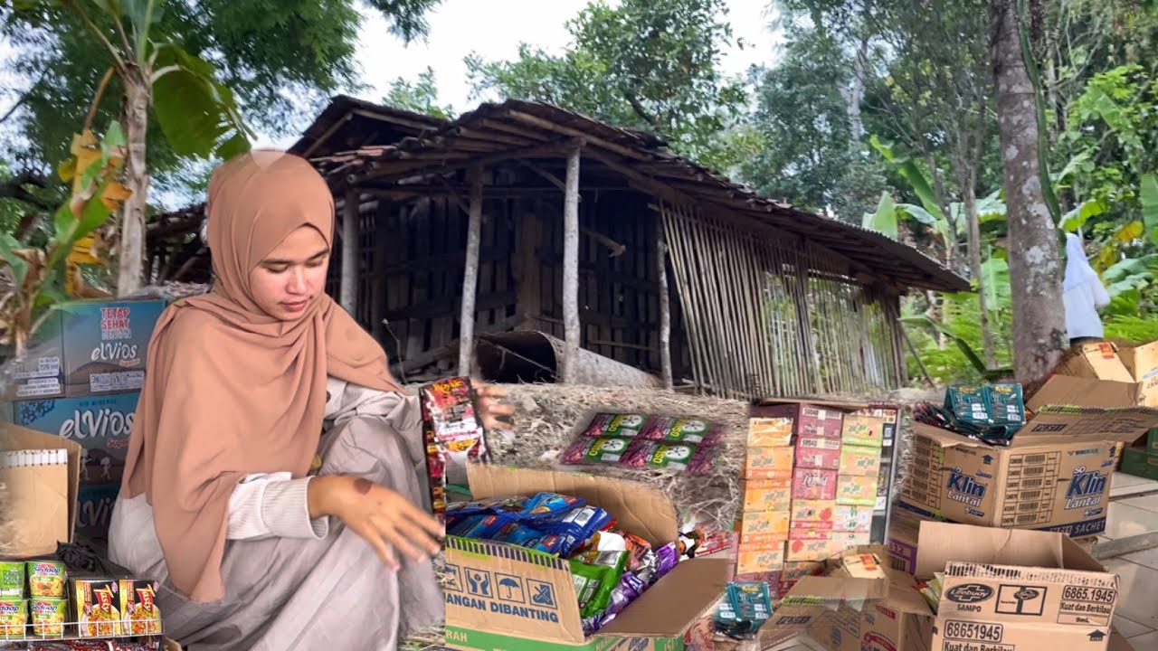 TANGIS BAHAGIA JANDA CANTIK ANAK SATU DAPAT BANTUAN MODAL BUKA WARUNG SEMBAKO DI PEDESAAN JAWA BARAT
