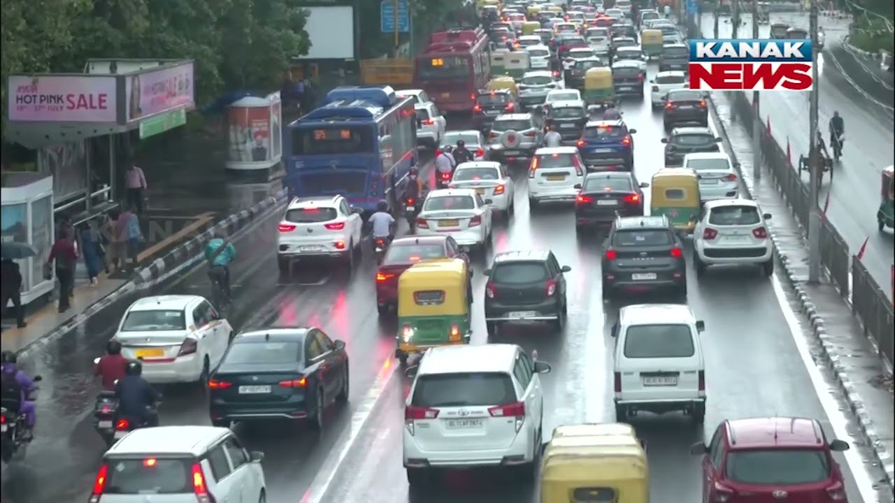 Traffic Moment Slow Down At ITO Due To Heavy Rainfall In National Capital