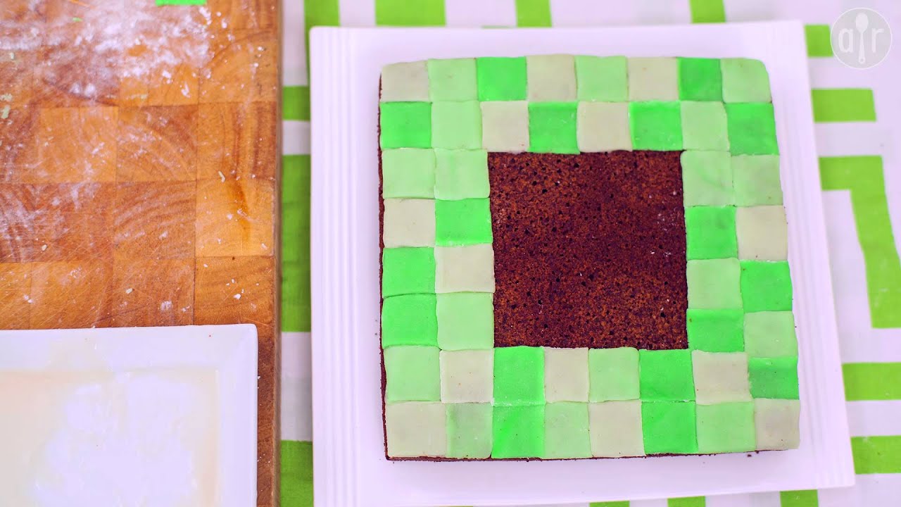 How to Decorate a Minecraft Creeper Cake