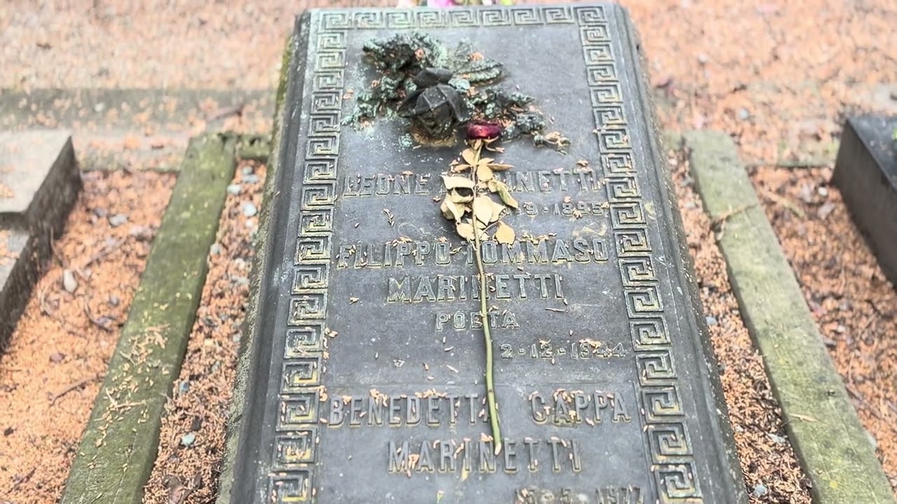 Filippo Tommaso Marinetti (1876-1944) Poeta. Fondatore Futurismo. Cimitero monumentale Milano. 