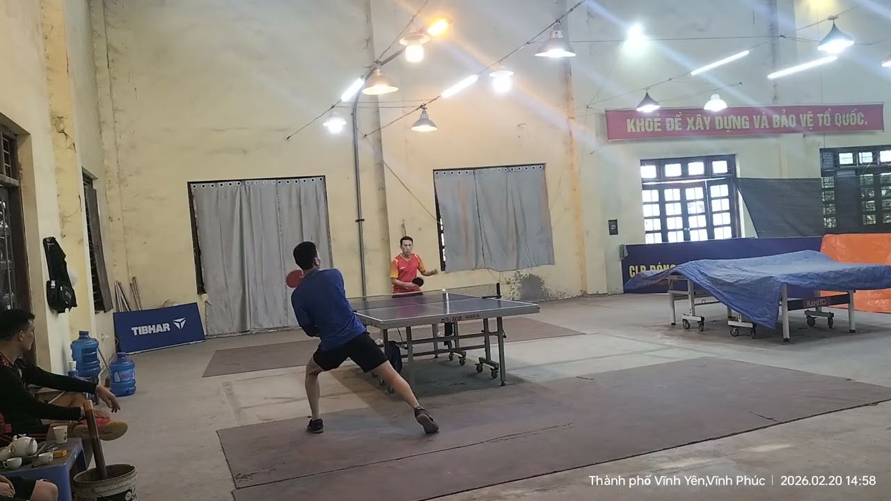 Bóng bàn CLB phố phường giải trí giữa tay vợt dọc và tay vợt trẻ tài năng 
