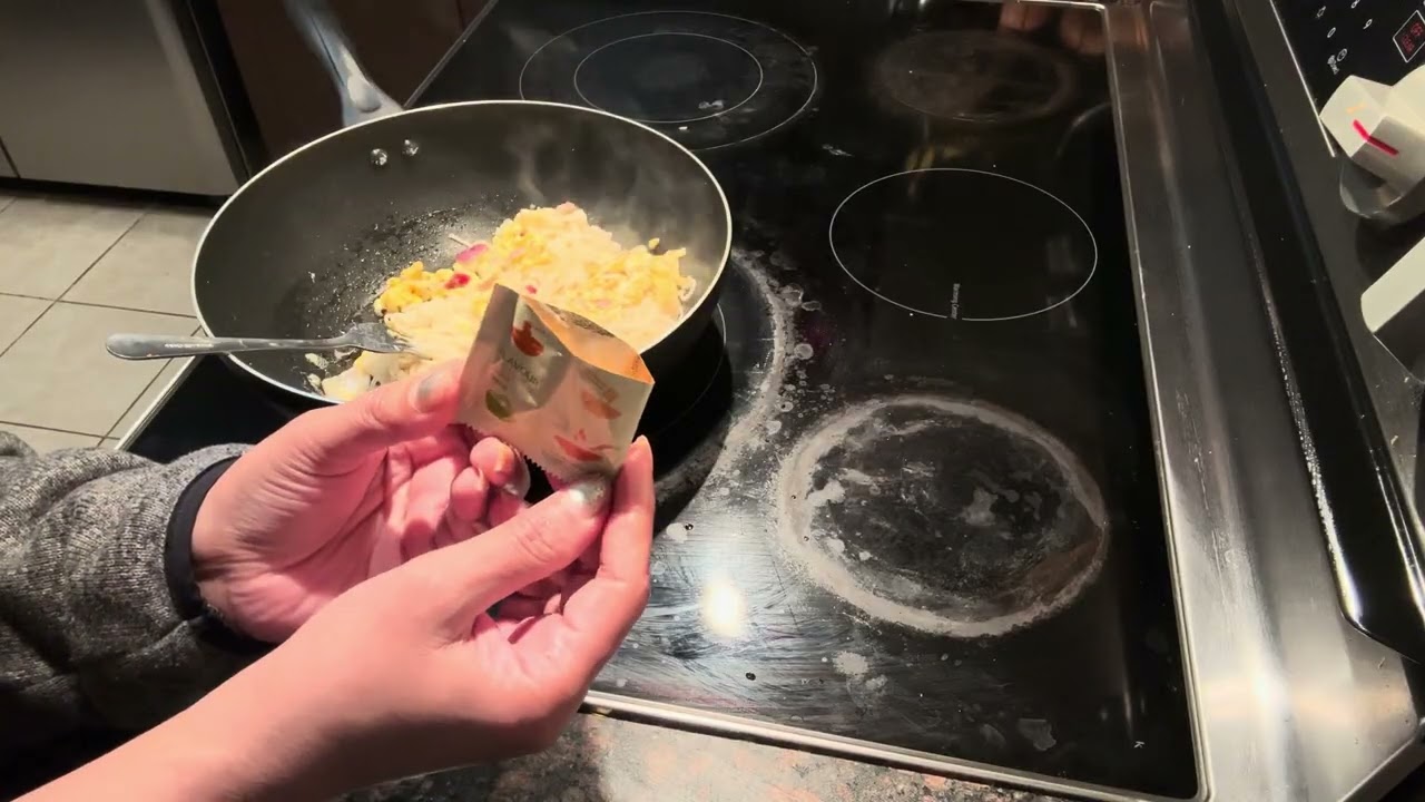 ডিনারে মজাদার instant noodles বানায়ে মন ভরে খেলাম 😋