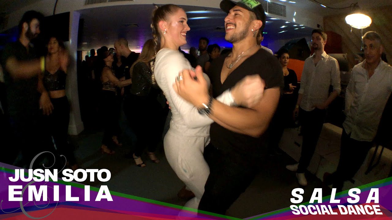 Salsa social dance by Juan Soto & Emilia at Bachata Kiss💋, Buscando la Verdad DJ Ricky Campanelli 4K