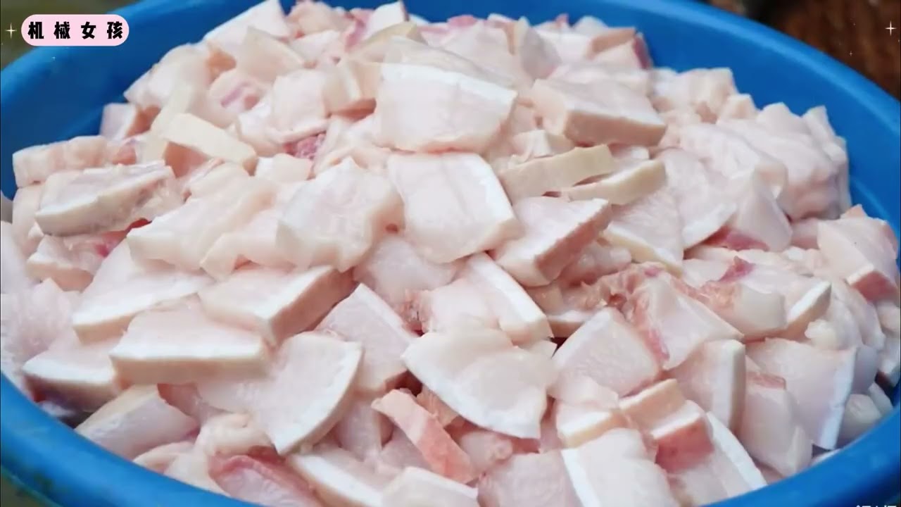 在集市购买几十斤肥硕的土猪肉，熬制一锅猪油并装罐密封保存 #我的乡野山居生活 #田园生活 #乡村生活