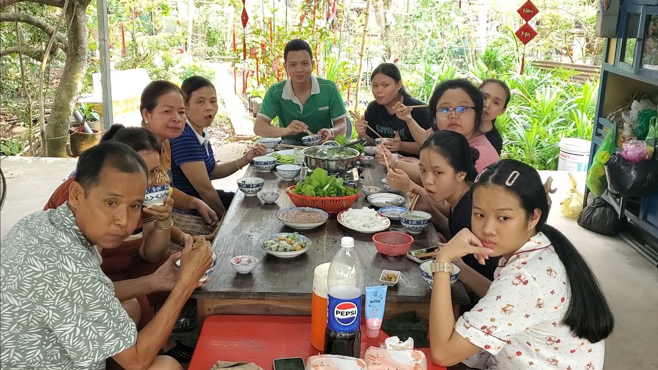 LẨU KHỔ QUA CÁ THÁT LÁT ĂN VỚI ANH CHỊ VÀ MẤY CHÁU | ÚT ĐẠT # 1327