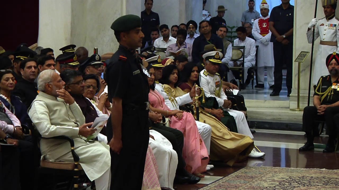 President Kovind presents Shaurya Chakra to Subedar Shabir Ahmed