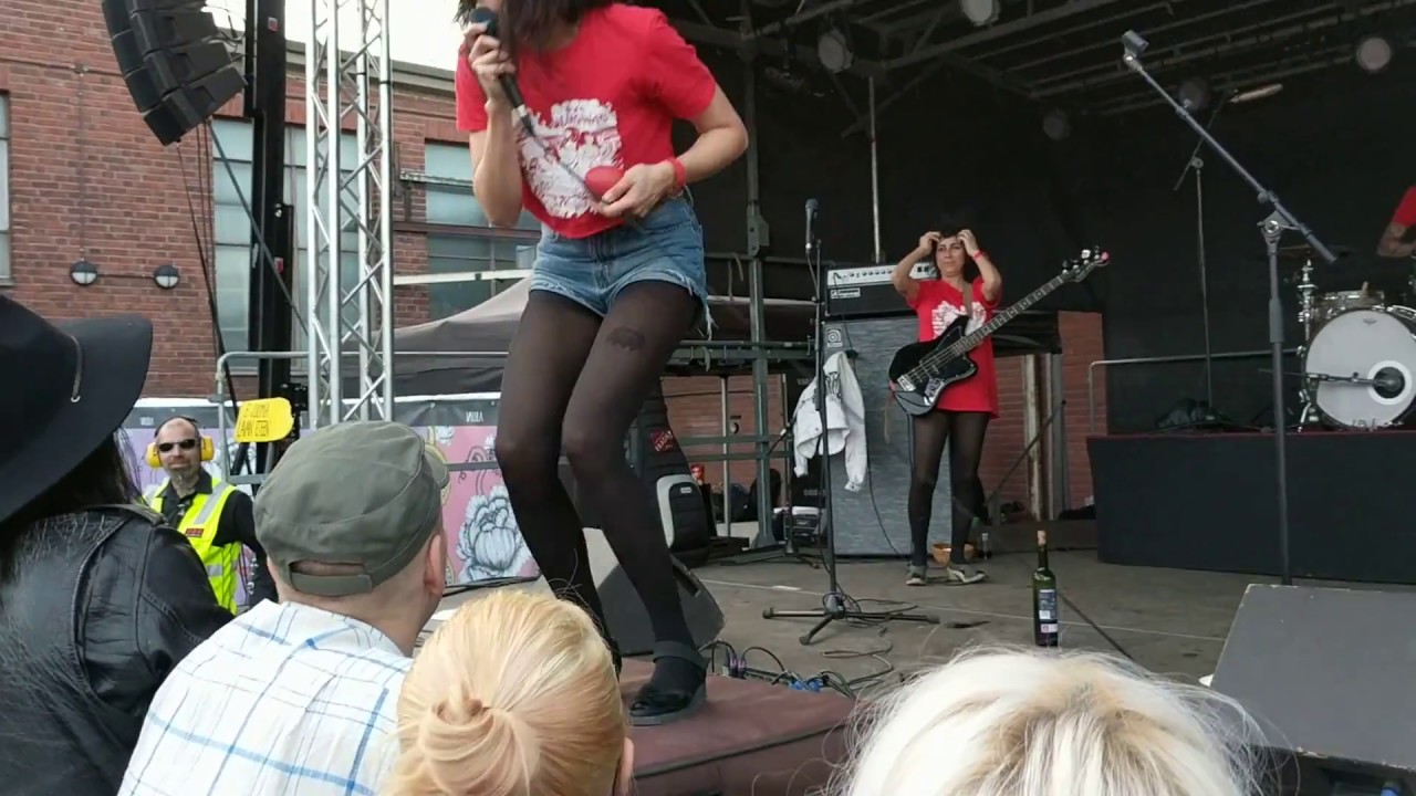 The Coathangers — SQUEEKI TIKI | Helsinki Sideways 10.06.2017