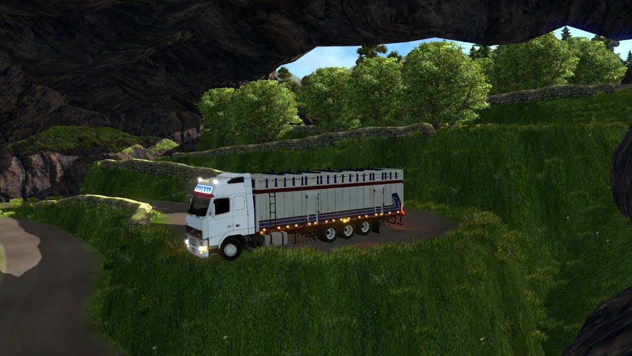 PERU | Camión Torton Volvo FH12 tres ejes por Carretera Peligrosa