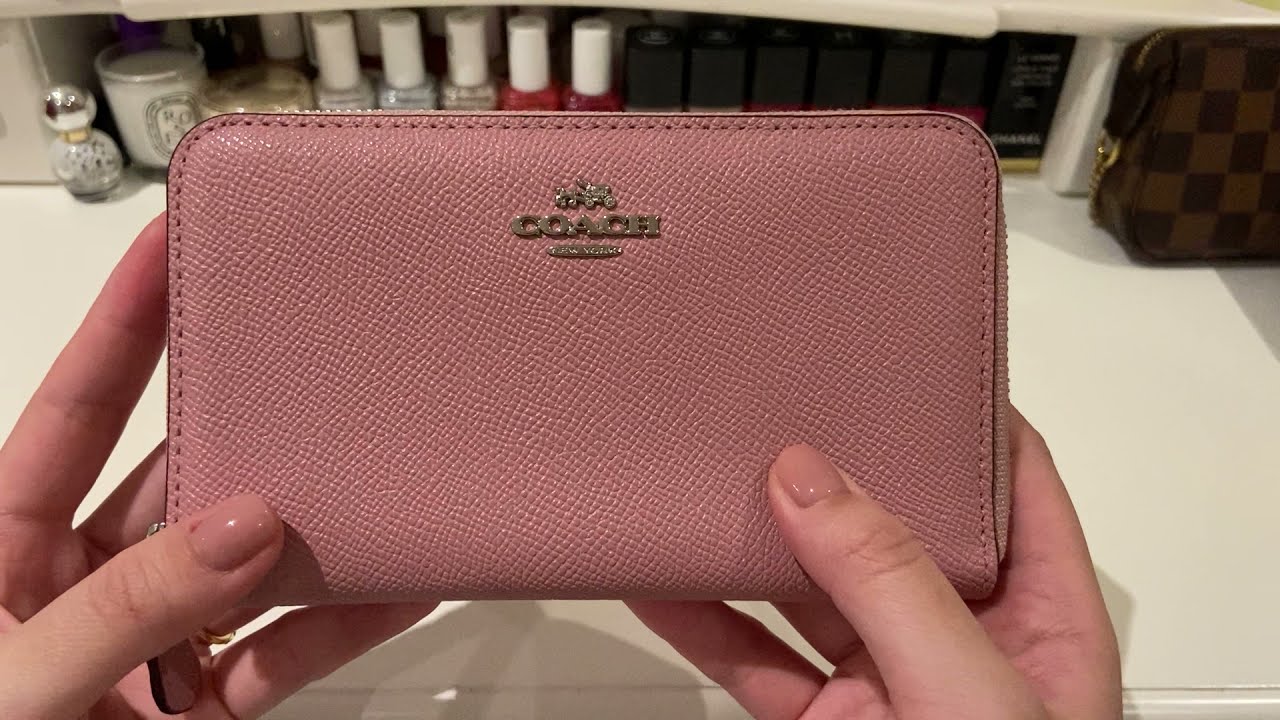 Coach Medium Zip Around Wallet 🌸 REVIEW & WHAT FITS INSIDE!
