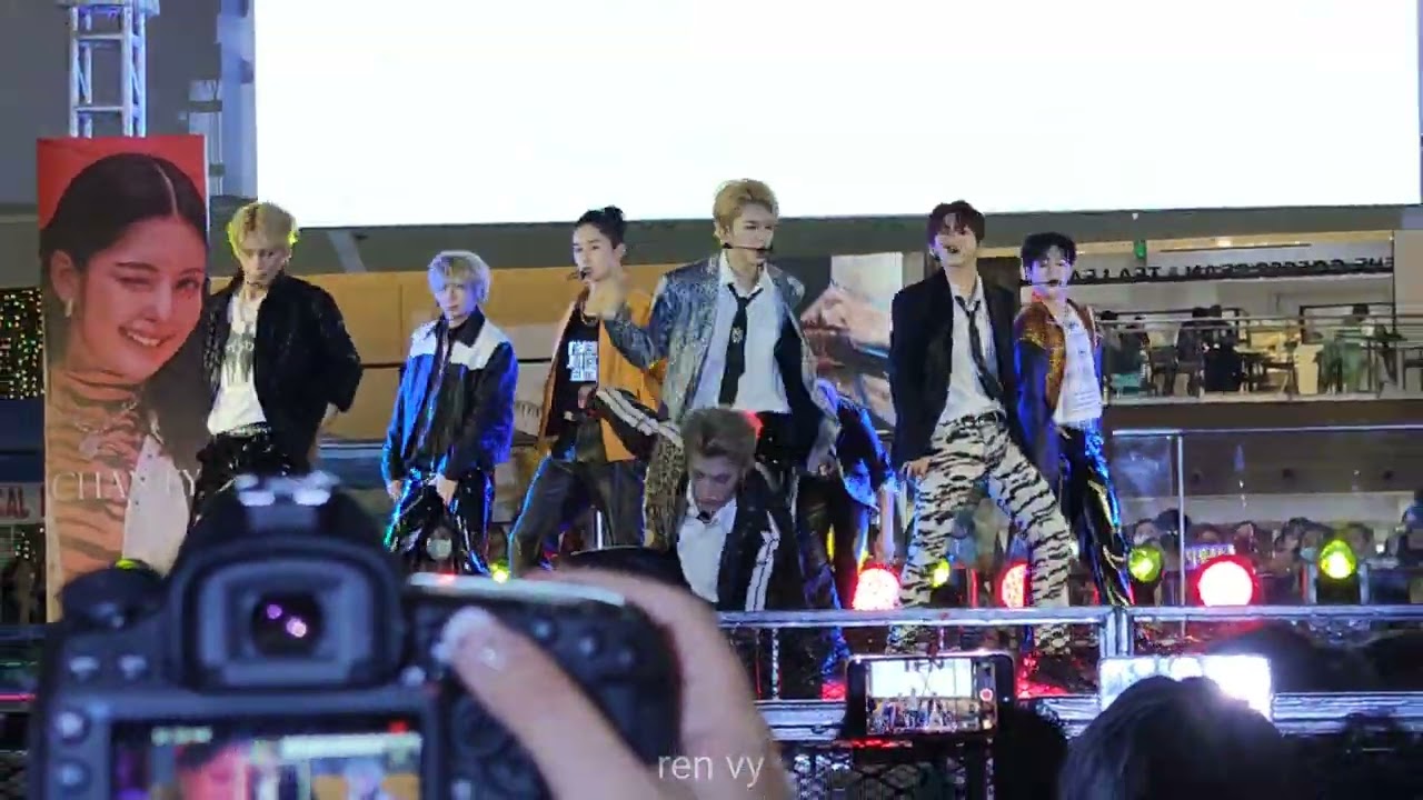 [4K/60] TFN (티에프앤) - EXIT @ 221113 Ayala Malls Glorietta 2 [직캠/FANCAM]