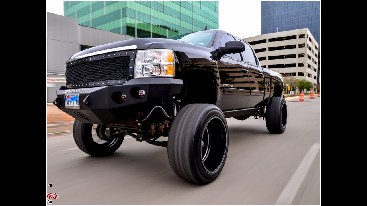 2013 Chevy Silverado on a 9 Inch Cognito lift with 24 by 14 Fuel Forged Rims