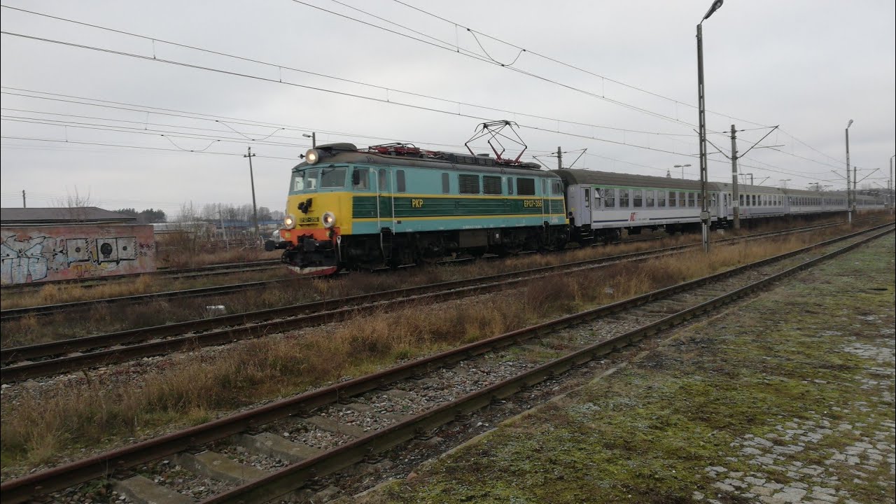 EP07-356 z pociągiem TLK Branicki wyjeżdża z Moniek