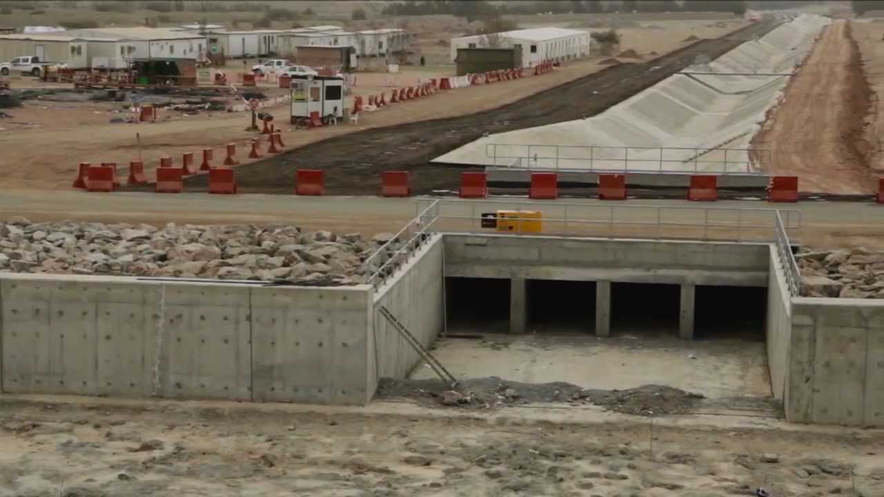 جهود العمل في مشروع معالجة مياه الامطار وتصريف السيول