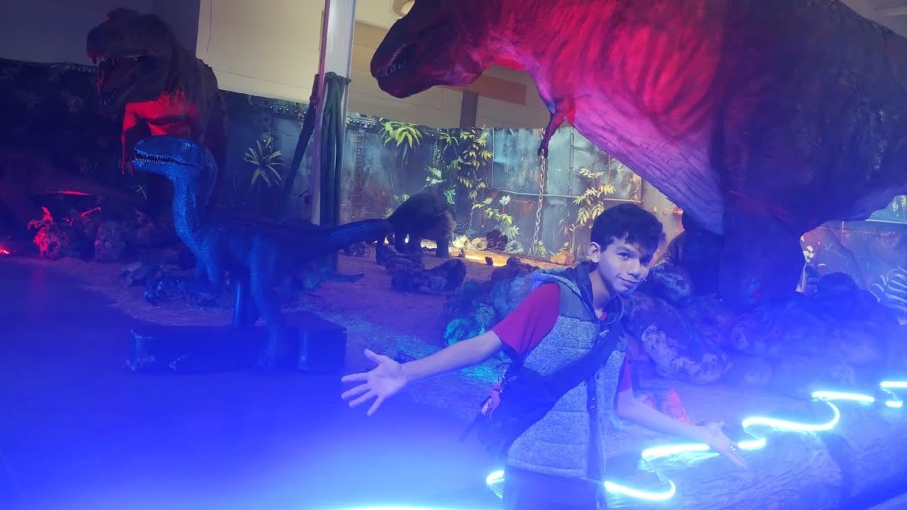 Dinosaurios El Evento parece FNAF por los animatrónicos