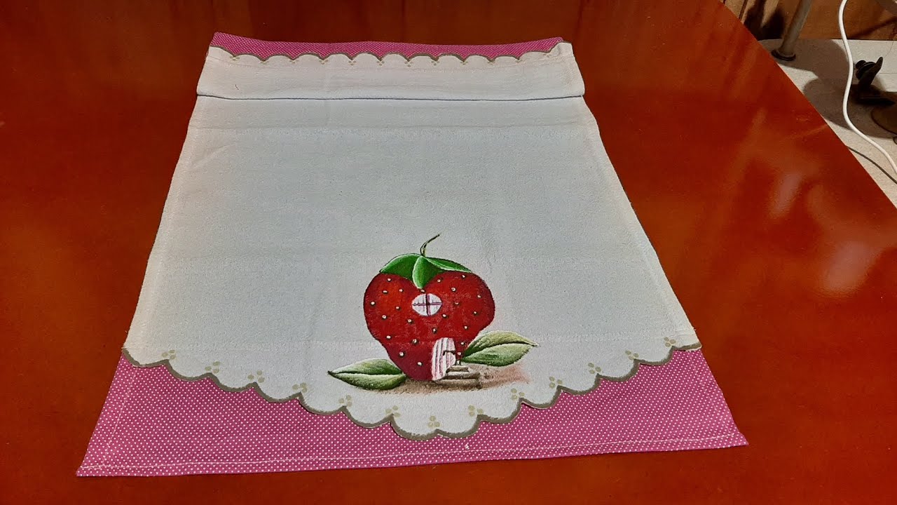 Morango casinha  lindo projeto passo a passo. Um verdadeiro mimo. 