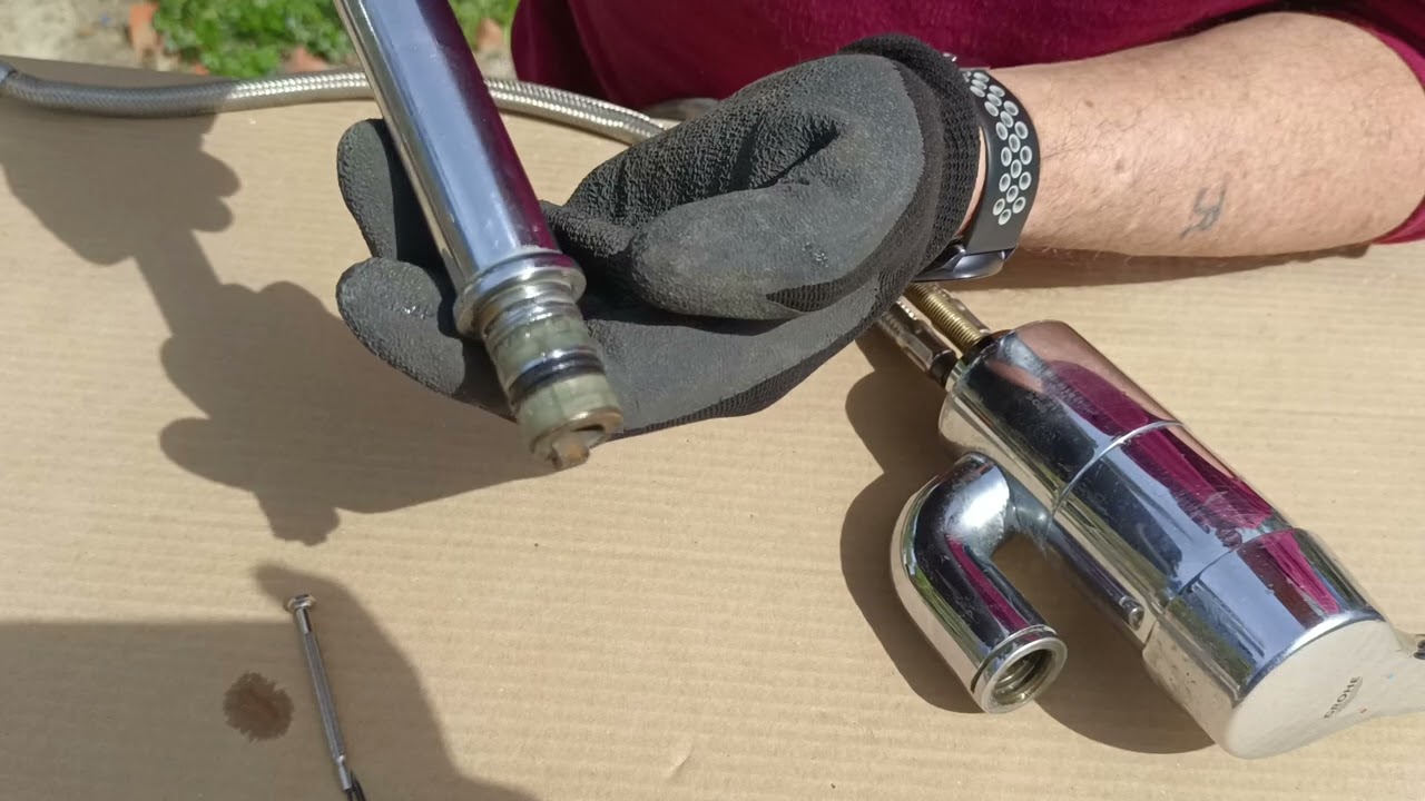 Grifo de fregadero grohe pierde agua por la union del caño