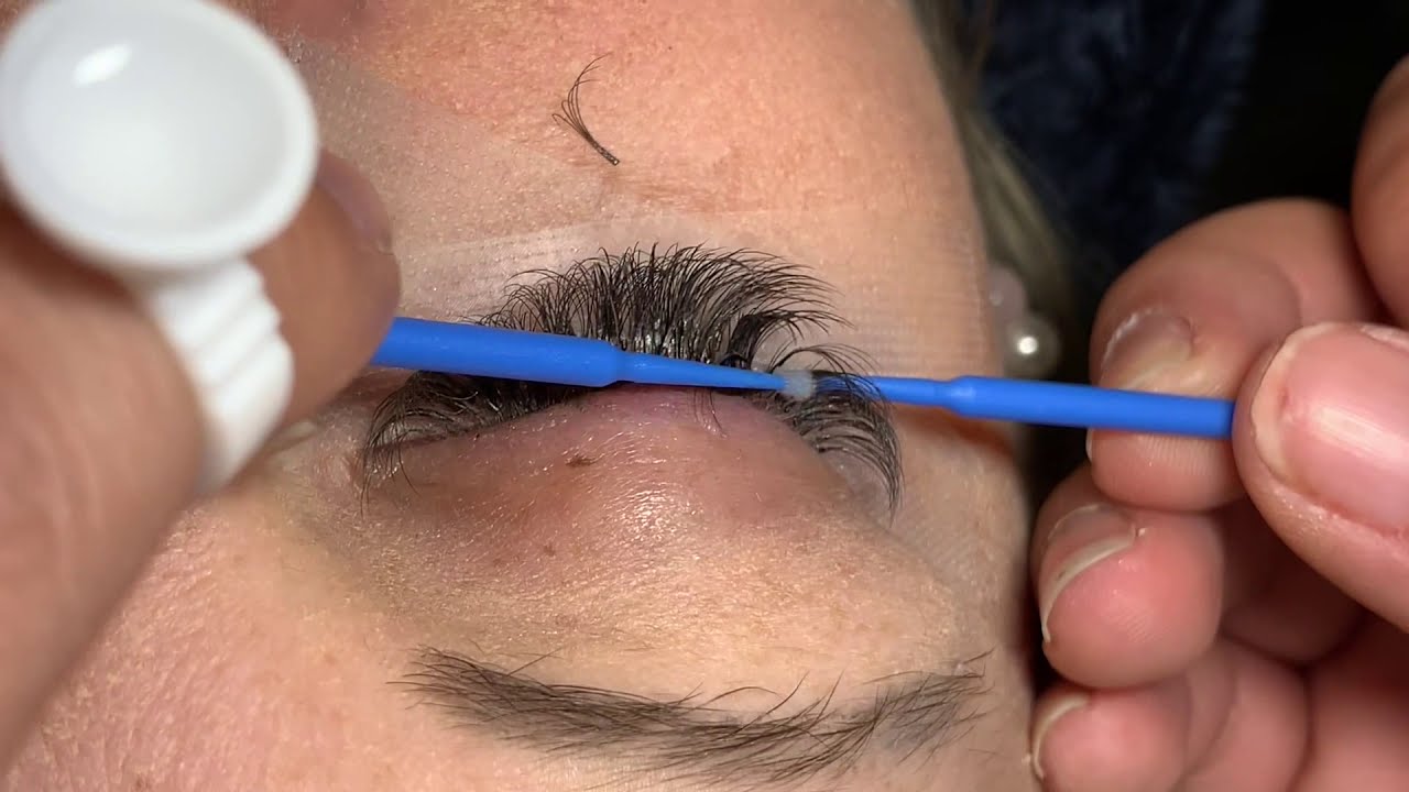DEEP CLEAN! SUPER ODDLY SATISFYING (SHE HAS A LOT OF FOUNDATION ON HER LASHES)