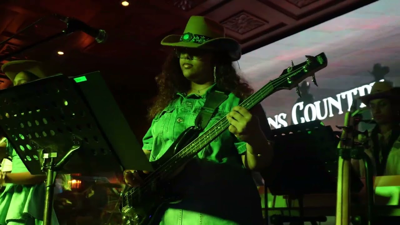 Lovin' On You - The Thompsons Country Band @ Rockefellers PJ