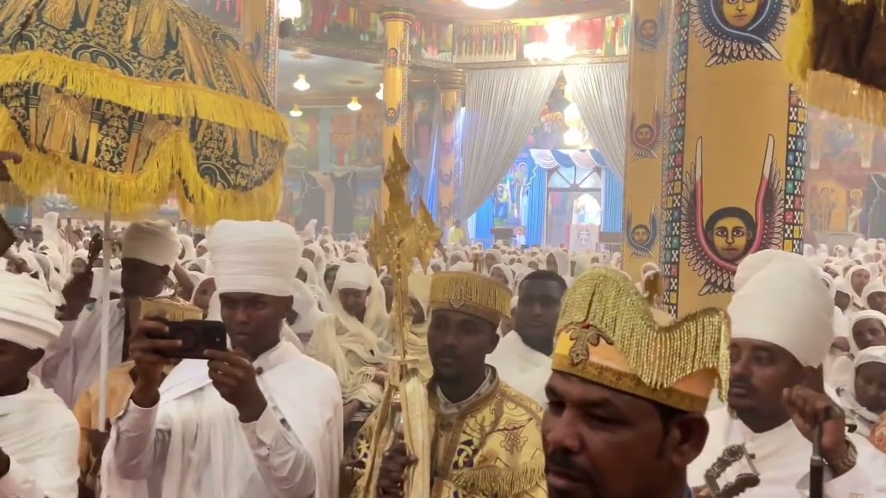 ታቦተ ሕጉ ለእግዚአብሔር በካህናት ህጽርት፡ ወበመንፈስ ቅዱስ ክልልት።