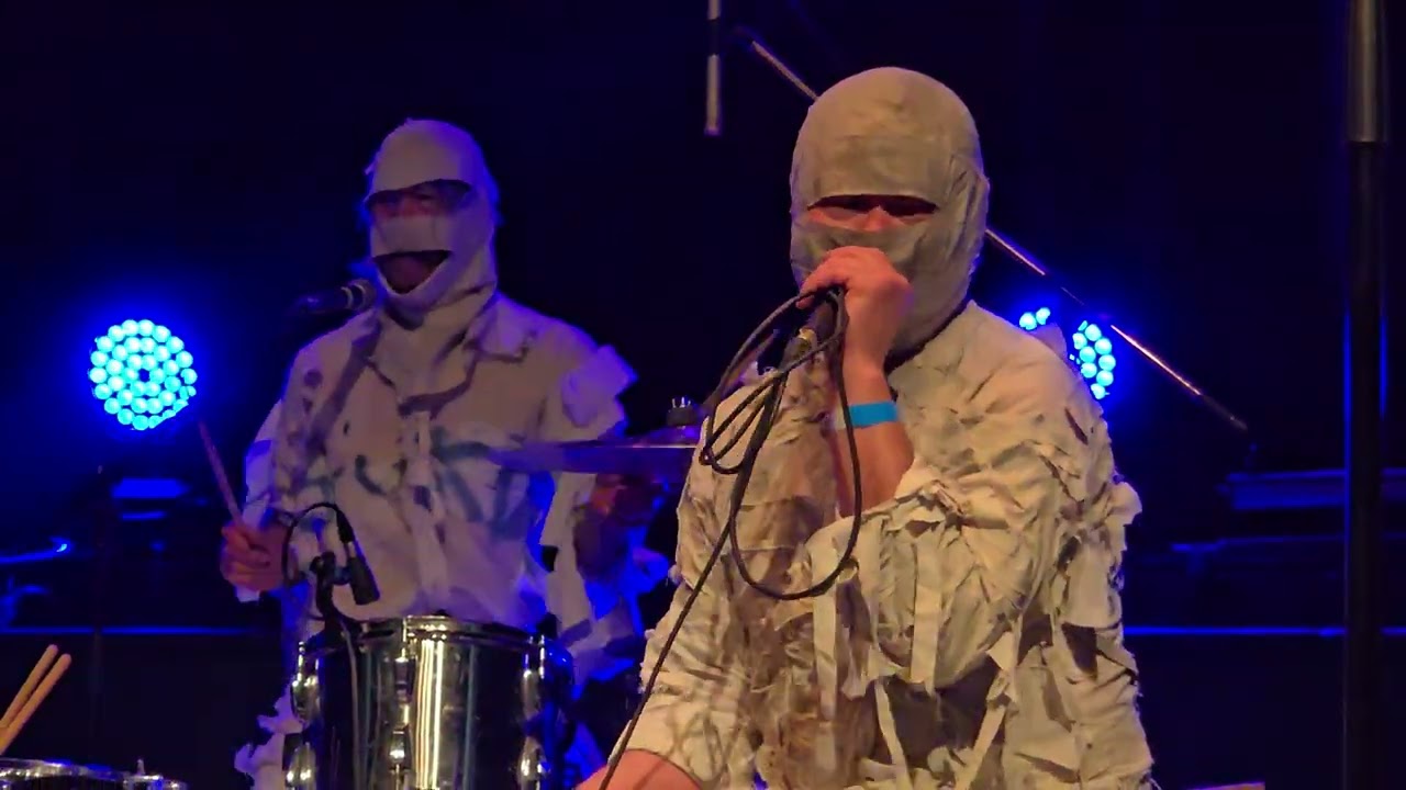 The Mummies lose control of their organ in Vancouver