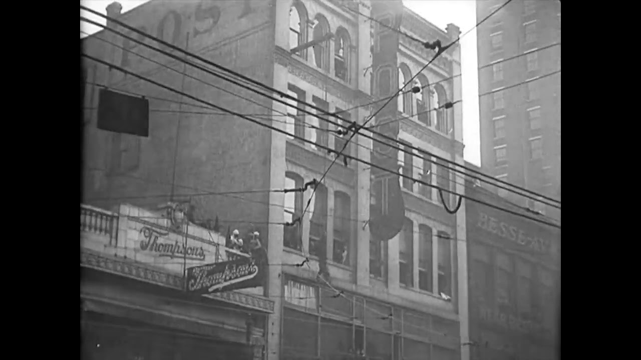 Straitjacket Escape, Kansas City, Missouri (1923) Harry Houdini