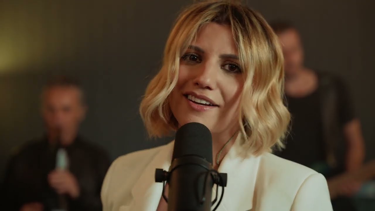 Deborah Iurato - I Got You I Feel Good (Live Set)