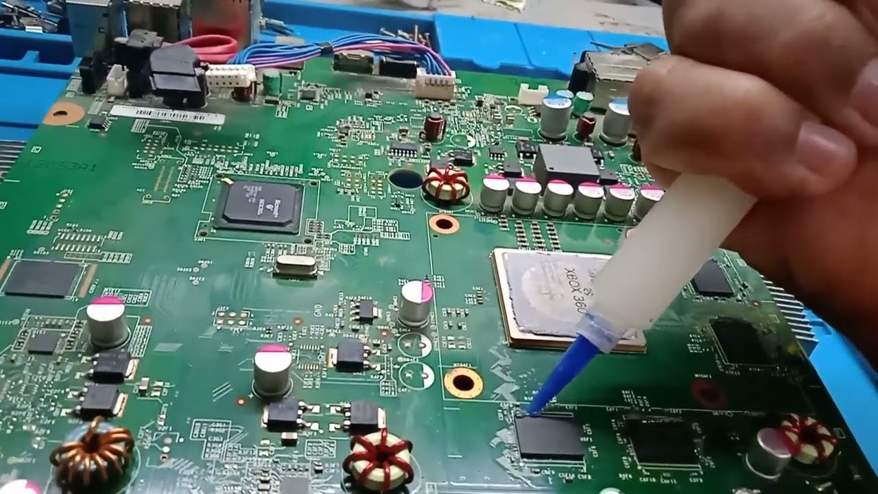 OLHA QUE TÉCNICA INCRÍVEL!!!  XBOX 360 LUZ VERMELHA ERRO 0100 APRENDA A CONSERTAR VC MESMO!