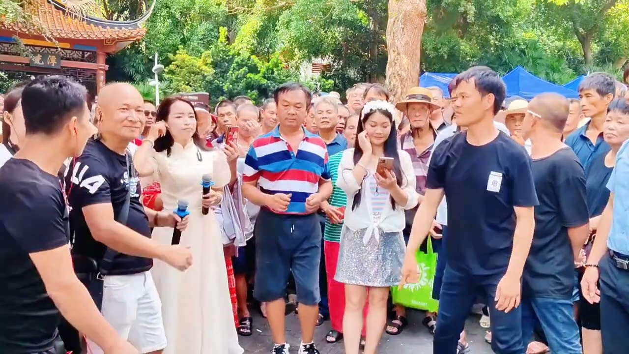 好看哟，广西人贵州人唱山歌贺中秋，满满的民族风情
