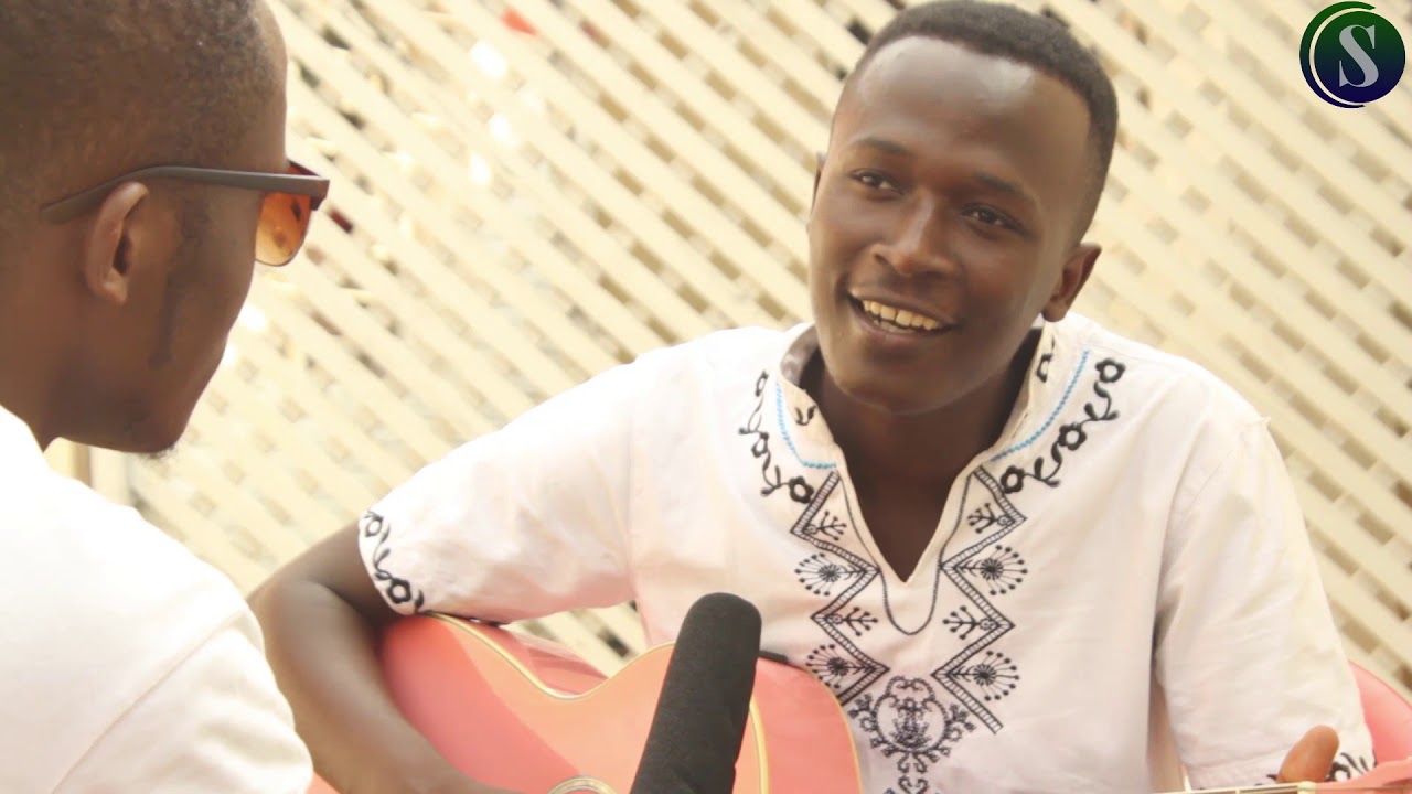 Acuranze guitar turumirwa🤔| dufatanye guhimbaza Imana--CYIZA Cedro