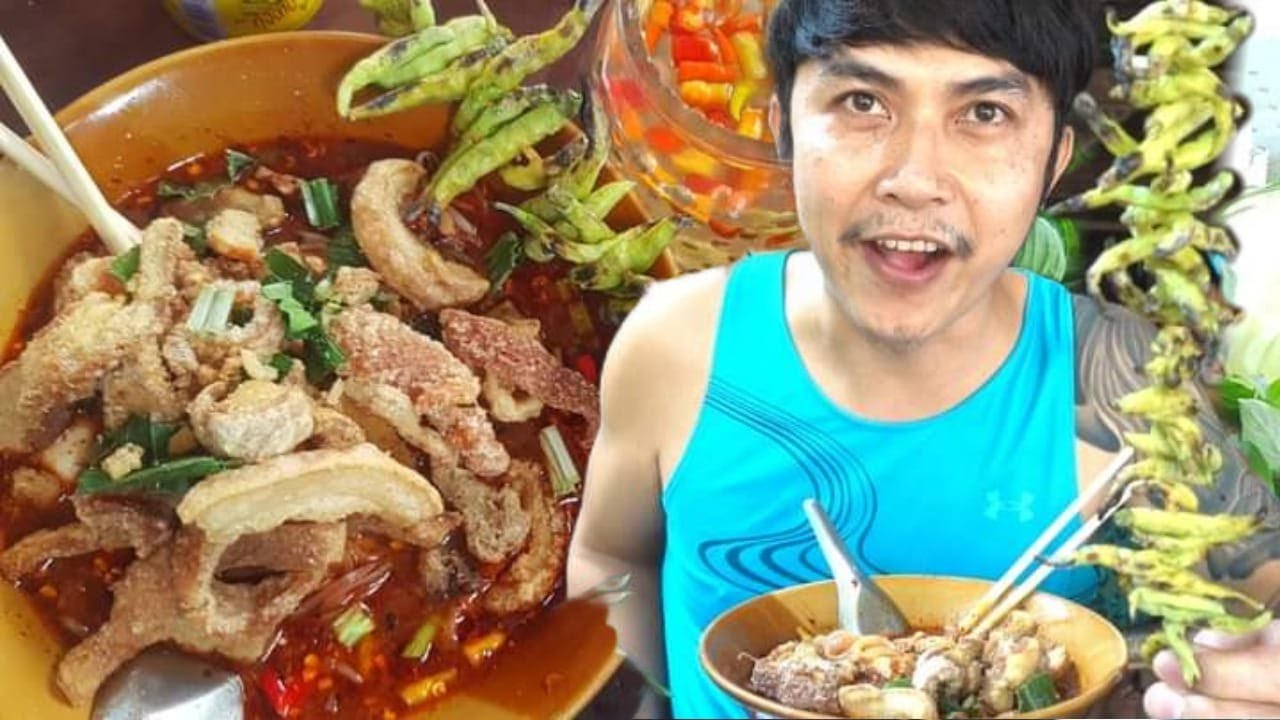 พริกจี่ไม้ยาวที่สุด พิเศษกากหมู ก๋วยเตี๋ยวยายเชิดข้างวัดวังสามหมอ