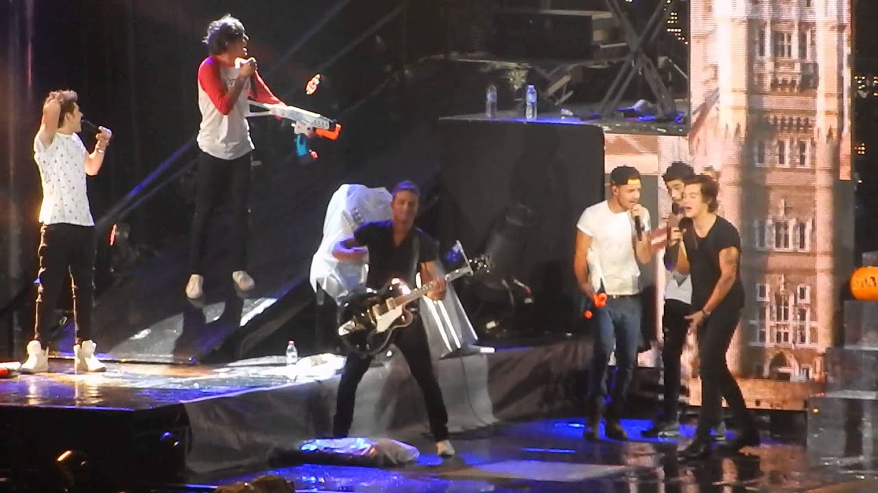C'mon C'mon- One Direction (Water Pistol Prank) HD 30/10 Melbourne