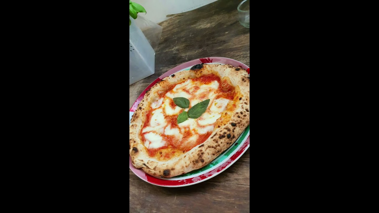 PIZZA NAPOLETANA FORNO GAS SURRIENTO... BISCOTTO SICILIANO!!