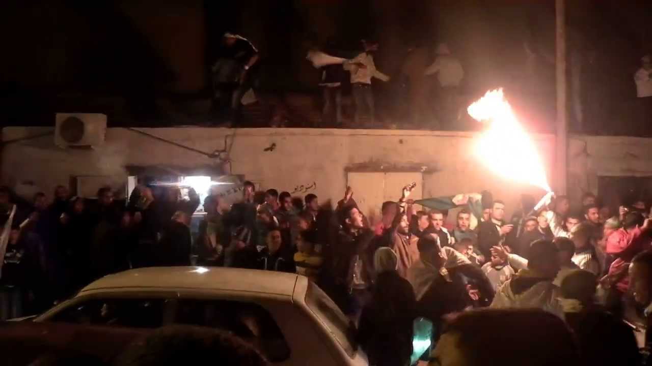 فرحة سكان البيرين بعد التأهل الرسمي للفريق الوطني الجزائري لنهائيات كأس العالم بالبرازيل 2014