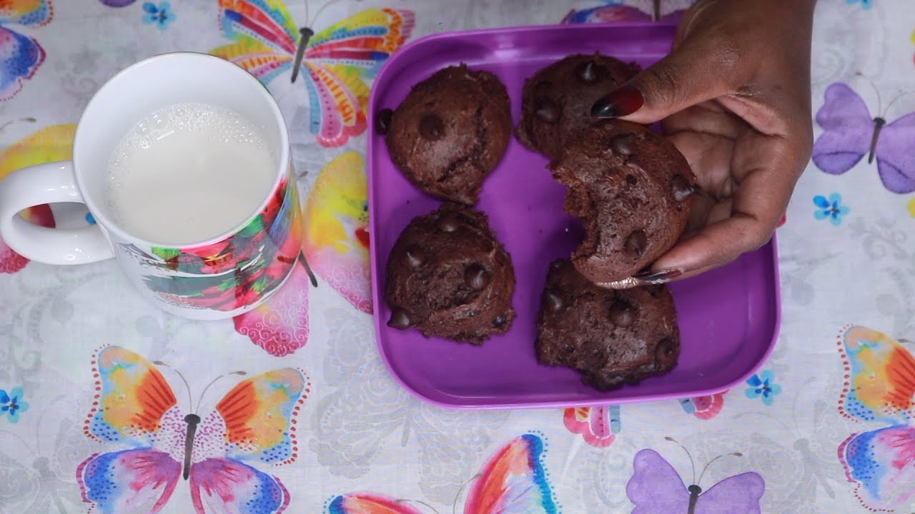 FUDGE CHOCOLATE CHIP COOKIES ASMR EATING SOUNDS