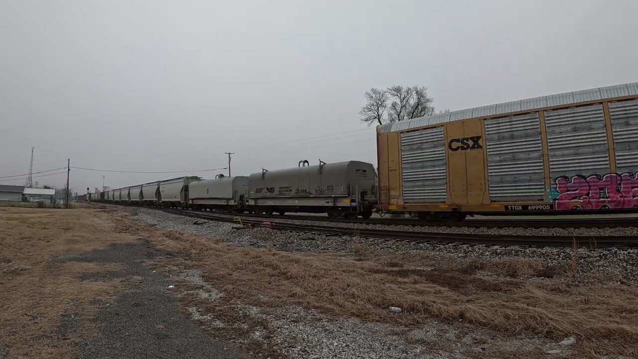 Norfolk Southern T45 heads South in Rockwood Tennessee on A foggy morning 