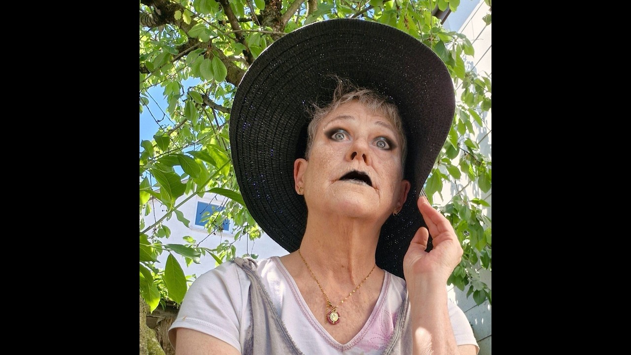 Lola Montez Tango (on ZsaZa Golden Harley Benton)