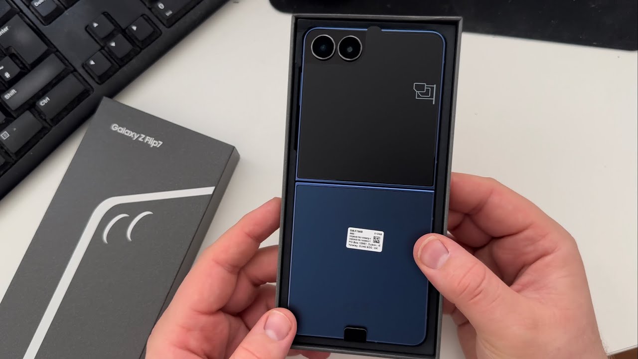 Samsung Galaxy Z Flip 7 Unboxing - Blue Shadow