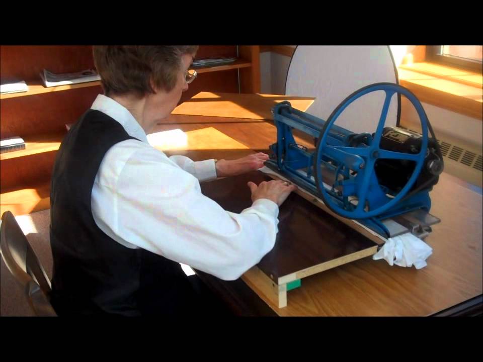 The making of a Sister's 'headgear' - Coif.wmv