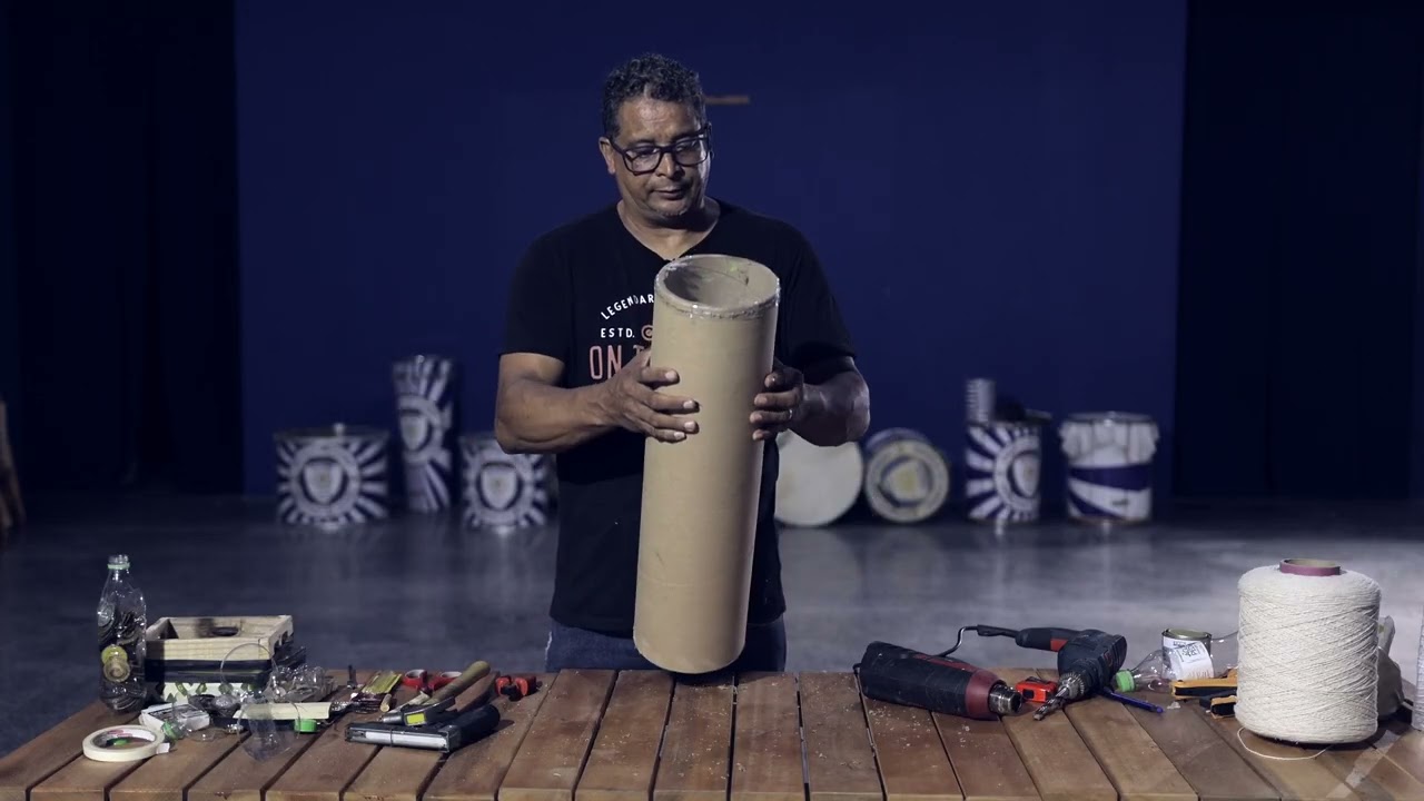 Como fazer um Tambor de Crioula? | Sons e Latas com Miro Victalvino