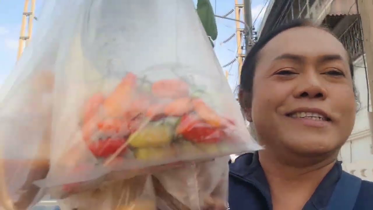 Ep.1297 วันนี้พี่โยพามาเปลี่ยนบรรยากาศเดินตลาดสดประจำอำเภอหนองบุญมาก