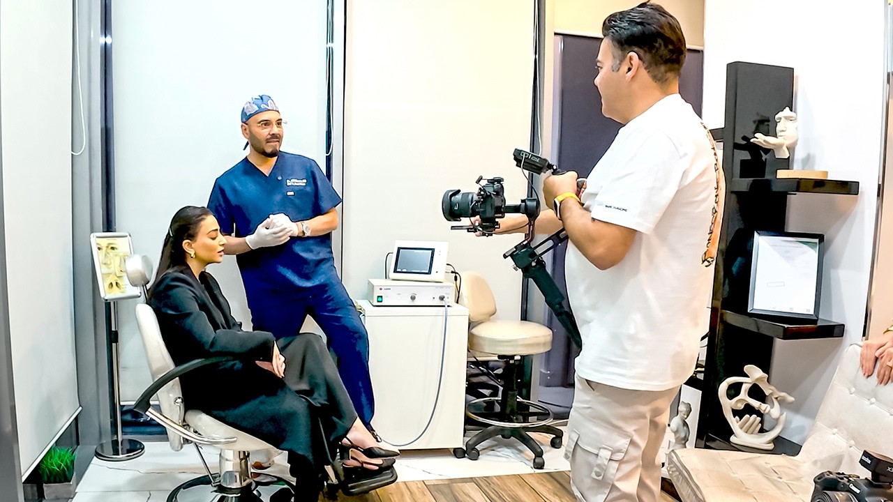 تصويري للممثلة المتألقة خيرية أبو لبن في عيادة التجميل