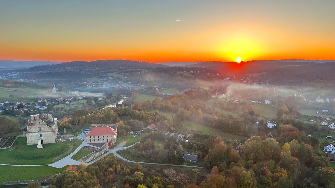 ZAG&Oacute;RZ o zachodzie słońca nad Bieszczadami: karmel, foresterium, skocznie narciarskie, cerkiew...