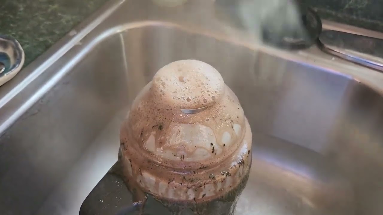 Cleaning a dirty thermos