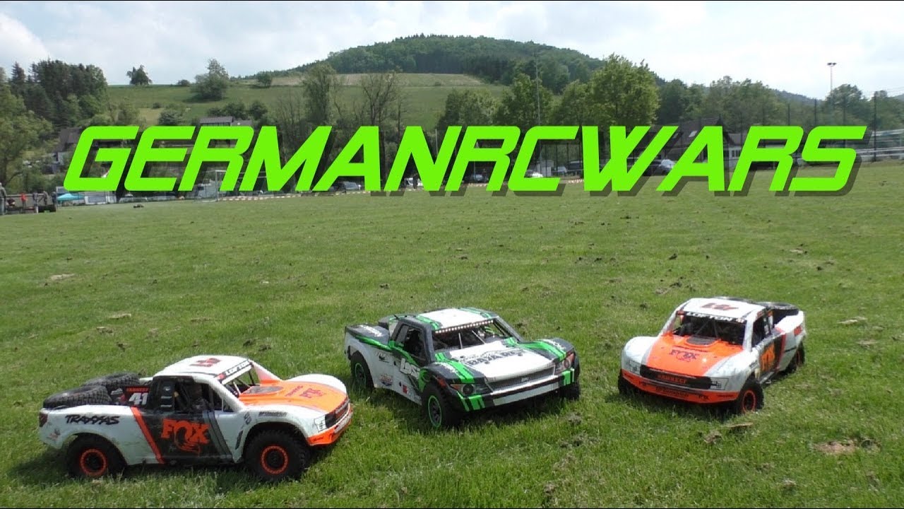 Losi Super Baja Rey & Traxxas Unlimited Desert Racer in Eslohe